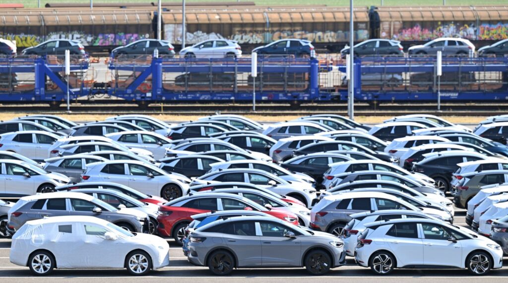 Driving Electric Vehicles Cleaner Than Holding Onto Aging Cars