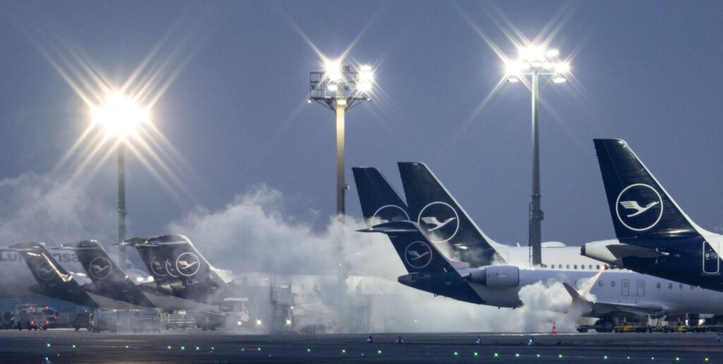 Severe Snow and Ice Halt Flights at Frankfurt Airport