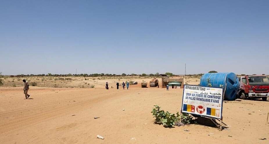 Chad closes border with Sudan