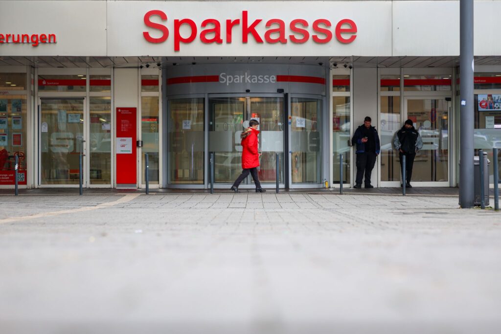 German Savings Bank Chief Says 140 Deposit Boxes Unaffected by Heist