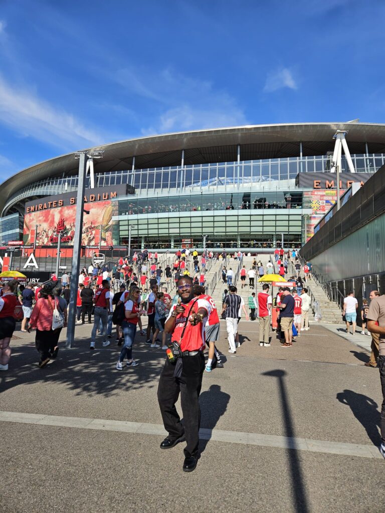 Video: Arsenal Fan Who Went On His knees To Celebrate Happens To Be Rafarazzi CEO