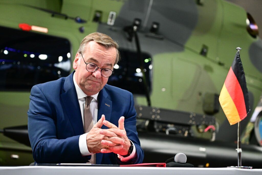 Germany Eyes Strait of Hormuz Deployment as Minesweeper Crosses Suez Canal