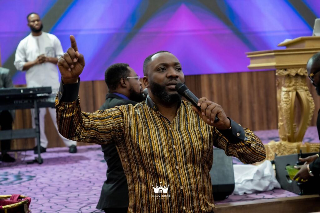 Video of Prophet Uche predicting Starmer’s resignation goes viral after his exit Prophet Uche
