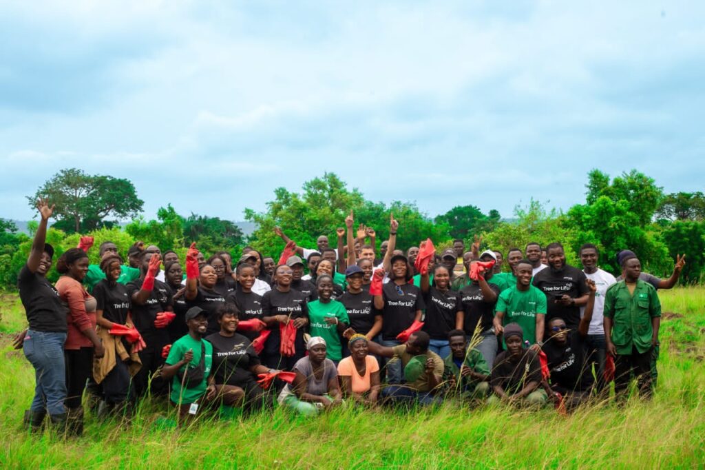 Growing together, growing greener in Ghana – Advans Ghana plants 1,600 trees in annual sustainability initiative
