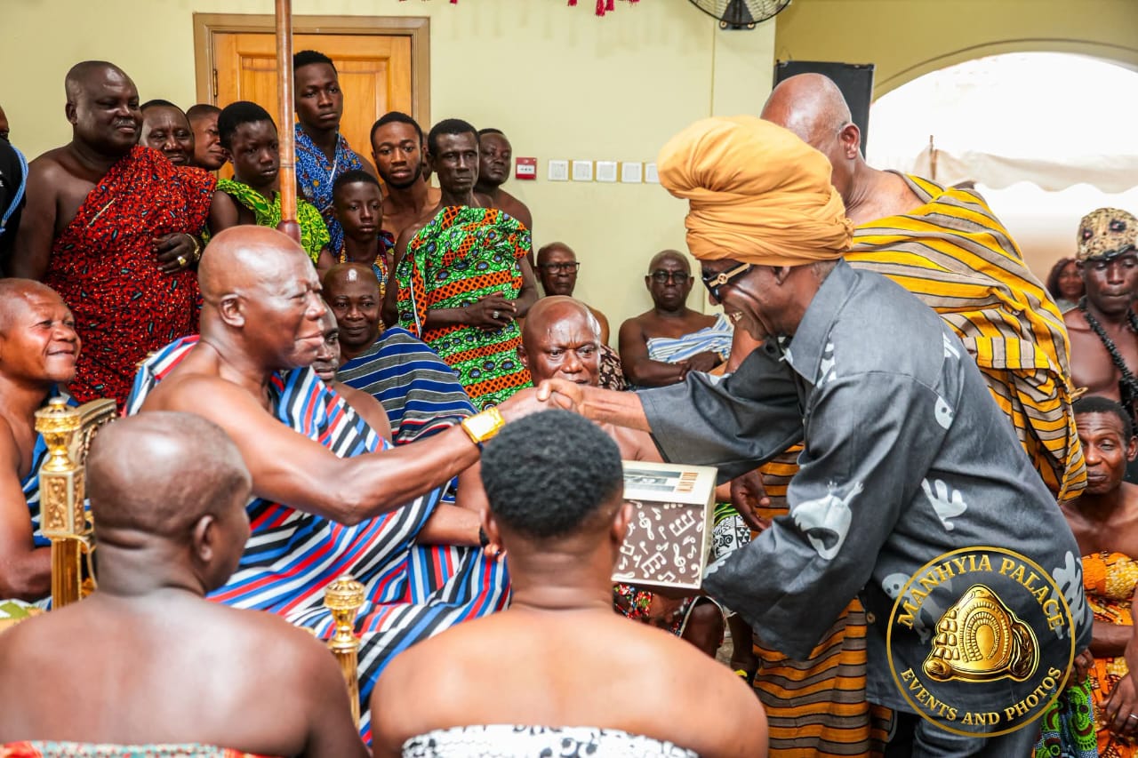 Kojo Antwi presents his new book to Otumfuo and Asantehemaa