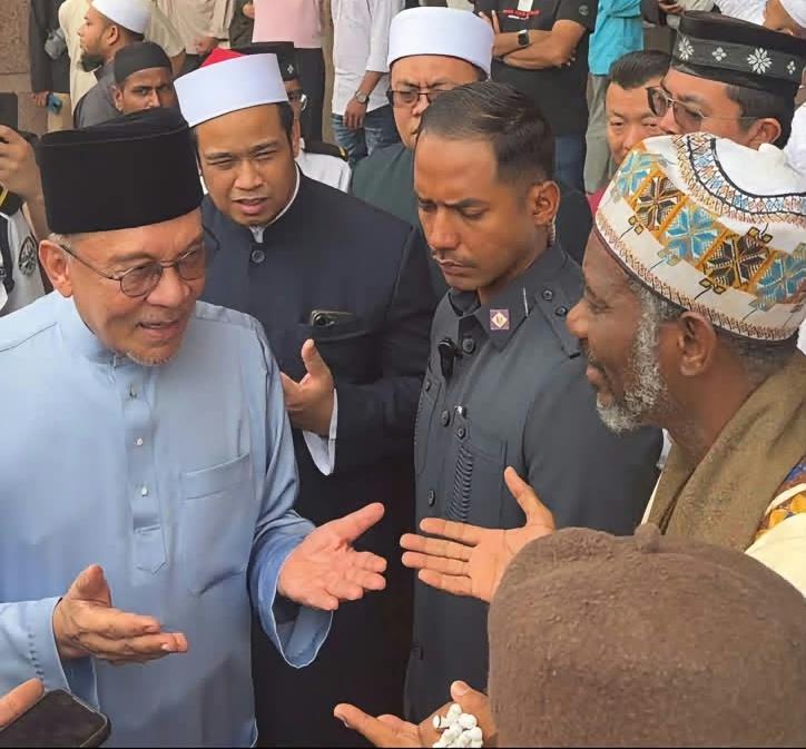 Sheikh Khalifa Ahmad Abul Faid Meets Malaysian Prime Minister in Landmark Visit